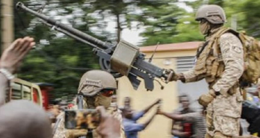 Franţa refuză să se lase instrumentalizată şi suspendă operaţiunile militare comune cu forţele juntei din Mali, la o săptămână după o nouă lovitură de stat în ţara africană