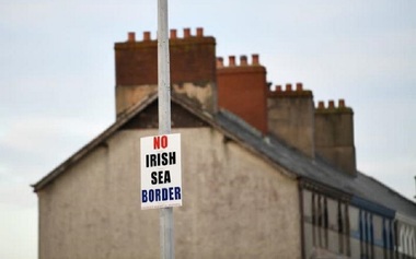 Londra îndeamnă la pragmatism în problema nord-irlandeză a Brexitului, Bruxellesul îndeamnă la restabilirea încrederii, înaintea reluării unor negocieri cu privire la protocolul nord-irlandez 