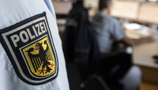 Douăzeci de poliţişti din Frankfurt, suspendaţi din funcţie, suspectaţi de difuzare de propagandă neonazistă pe grupuri de discuţie între poliţişti