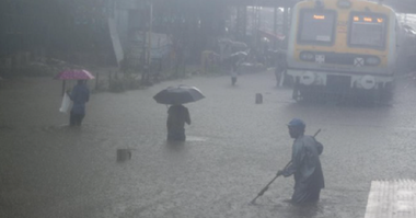 Cel puţin 11 morţi şi şapte răniţi la Mumbai, în urma surpării unui imobil, din cauza unor ploi diluviene aduse de muson