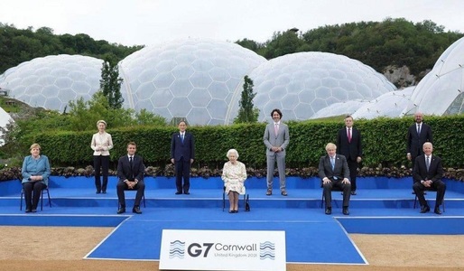 Regina Elizabeth a II-a la fotografia de grup de la summitul G7: "Ar trebui să arătăm ca şi cum ne-am simţi bine?" FOTO/ VIDEO