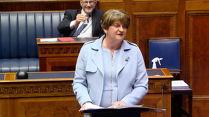 Arlene Foster îşi prezintă oficial demisia din funcţia de premier al Irlandei de Nord