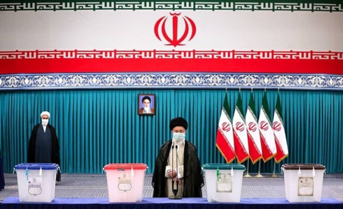 Liderul suprem iranian, ayatollahul Ali Khamenei a votat în deschiderea alegerilor prezidenţiale din Iran