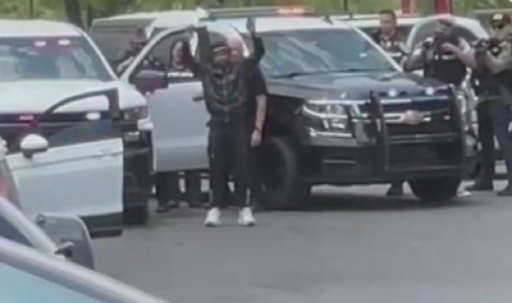 Un mort şi 12 răniţi în Arizona, într-o serie de atacuri armate comise de către un bărbat dintr-o maşină; suspectul, arestat