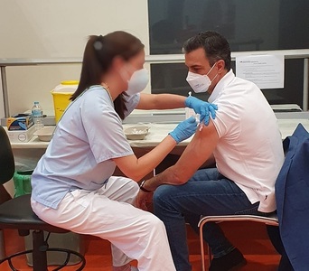 Prim-ministrul spaniol Pedro Sánchez, imunizat: „Vaccinurile sunt orizontul speranţei noastre”