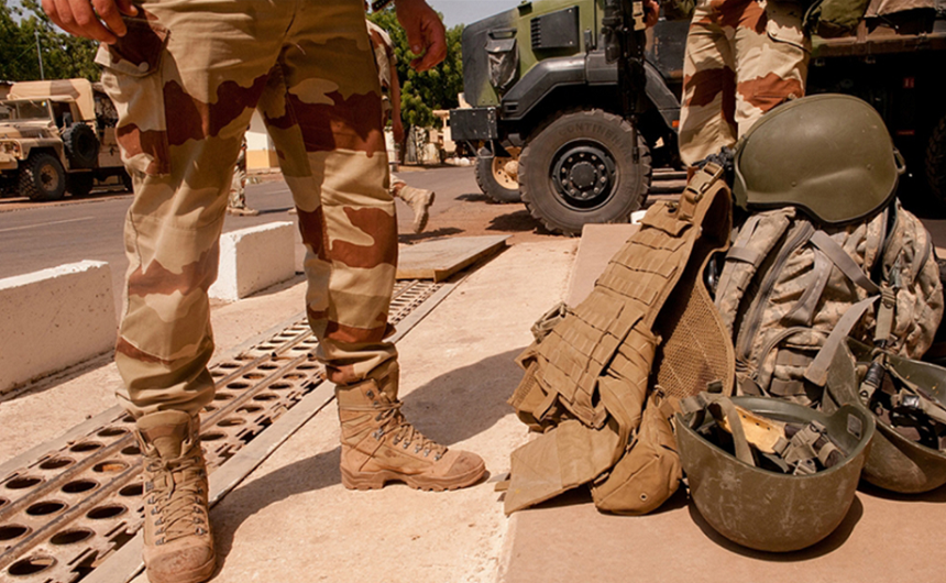 Militari francezi, răniţi în Mali într-un atac cu o maşină-capcană