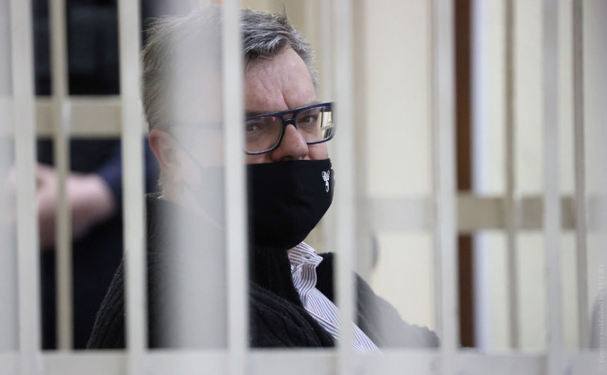 Parchetul belarus cere condamnarea la 15 ani de închisoare a fostului bancher Viktor Babariko, încarcerat în timp ce se pregătea să candideze vara trecută împotriva lui Lukaşenko 