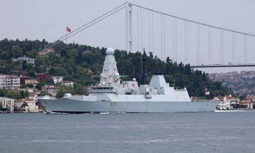 UPDATE-Rusia trage focuri de avertisment, într-un incident armat la Marea Neagră, împotriva distrugătorului britanic HMS Defender, după ce nava intră trei kilometri în apele teritoriale ruseşti