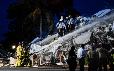 Cel puţin patru morţi şi 159 de persoane date dispărute, în urma surpării aripii unui imobil rezidenţial în Florida