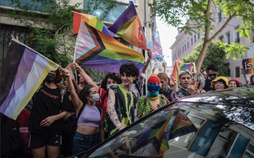Poliţia turcă dispersează cu gaze lacrimogene un marş Gay Pride interzis la Istanbul şi arestează 20 de persoane