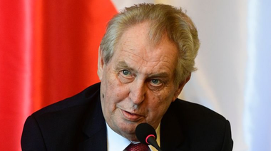 Preşedintele ceh Milos Zeman cataloghează persoanele transsexuale drept ”dezgustătoare”; ”Dacă faci o operaţie de schimbare de sex, comiţi în esenţă o crimă de automutilare”