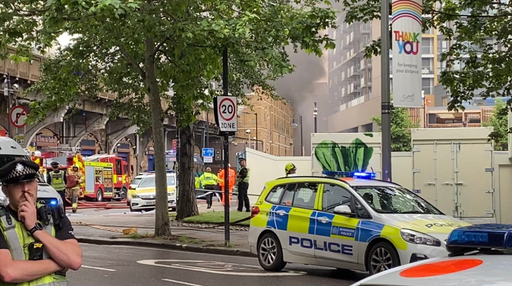 Incendiu şi o explozie în apropierea staţiei de tren şi de metrou Elephant Castle din Londra; staţiile evacuate; incidentul nu este de natură teroristă, anunţă poliţia
