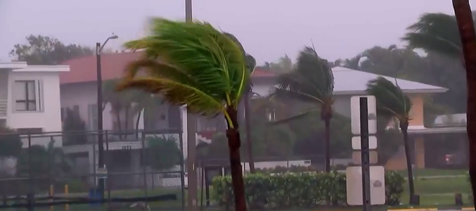 Furtuna tropicală Elsa a ajuns pe coasta de nord a statului Florida. Au fost emise alerte de inundaţii şi tornade