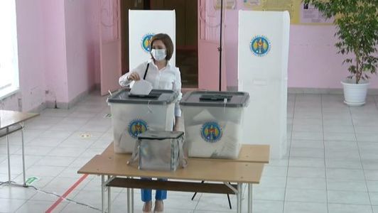 Alegeri în Republica Moldova: Maia Sandu şi-a exercitat dreptul la vot: Am votat pentru un Parlament cinstit cu care să pot să lucrez