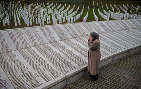 Victime ale genocidului de la Srebrenica, înhumate la 26 de ani de la masacru