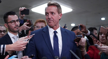Biden îl nominalizează pe fostul senator republican Jeff Flake ambasador în Turcia