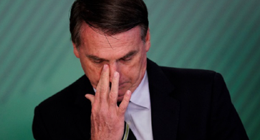 Jair Bolsonaro, internat la un spital militar în Brasilia, în urma unei crize de sughiţ, anunţă preşedinţia braziliană