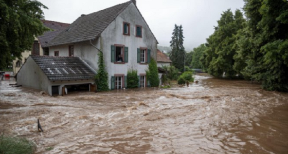 Patru morţi şi până la 60 de persoane date dispărute în vestul Germaniei, în urma unor ploi şi inundaţii; şase case luate de apele unui râu, alte case riscă să se surpe