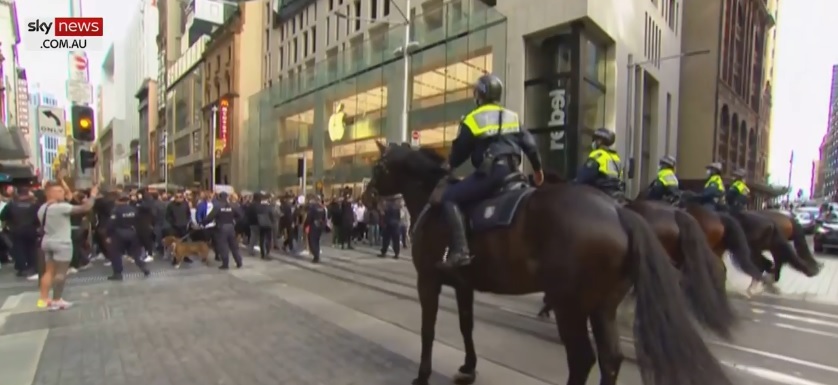 Australia - Manifestaţii anti-carantină şi confruntări cu poliţia la Sydney - VIDEO