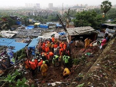 Ploi musonice în India - Cel puţin 76 de morţi şi zeci de dispăruţi