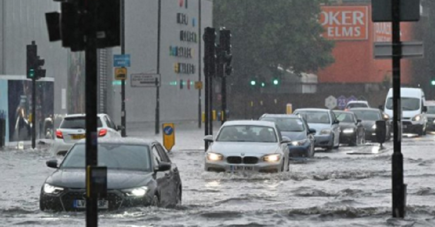 Inundaţii la Londra, în urma unor ploi torenţiale