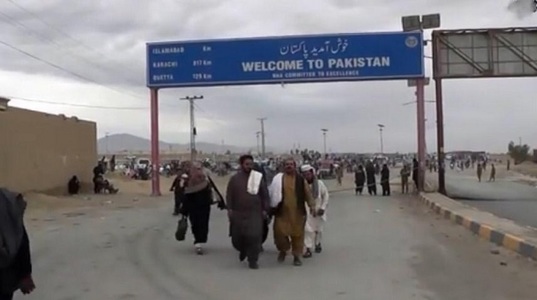 Pakistanul a redeschis luni un punct vamal important cu Afganistanul, într-o zonă controlată de talibani