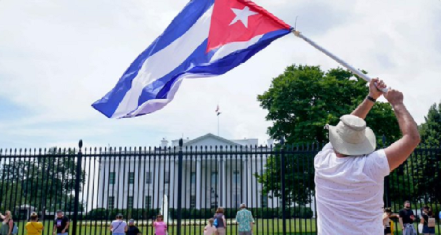 Sute de manifestaţi cer, la Washington, ”Libertate în Cuba!” şi o intervenţie militară a SUA în urma reprimării unor manifestaţii istorice