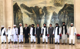 O delegaţie talibană condusă de numărul doi, mollahul Abdul Ghani Baradar, primită la Beijing de şeful diplomaţiei chineze Wang Yi şi oficiali de rang înalt