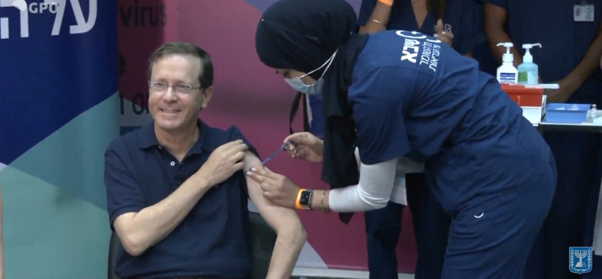 Preşedintele israelian Isaac Herzog, vaccinat cu a treia doză de vaccin împotriva covid-19