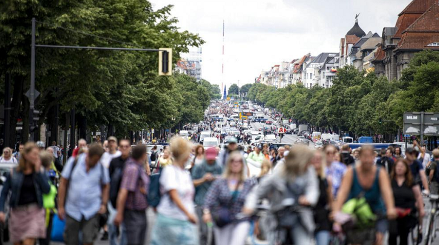 Ciocniri la Berlin, la manifestaţii ilegale împotriva restricţiilor anticovid