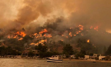 Opt morţi în incendiile din Turcia; UE trimite trei avioane de tip Canadair în ajutor; Erdogan, criticat din cauza felului în care gestionează criza