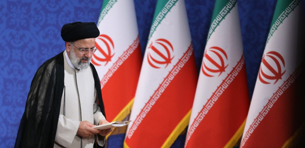 Ultraconservatorul Ebrahim Raisi, instalat preşedinte de către liderul suprem iranian, ayatollahul Ali Khamenei