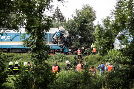 UPDATE-Trei morţi şi zeci de răniţi în vestul Cehiei, în urma unei coliziuni între două trenuri, unul german şi unul regional, în satul Milavce; ministrul ceh al Transporturilor acuză trenul german că nu a respectat semnalul