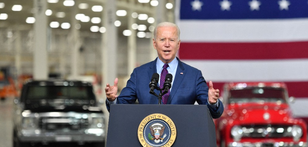 Biden vrea ca jumătate dintre maşinile vândute în SUA în 2030 să aibă zero emisii
