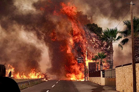 Pompierii greci luptă împotriva a două incendii îngrijorătoare, la Olympia şi pe Insula Evia