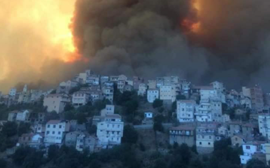 Cel puţin 42 de morţi, inclusiv 25 de militari, în zeci de incendii în Algeria, provocate de piromani, acuză Guvernul