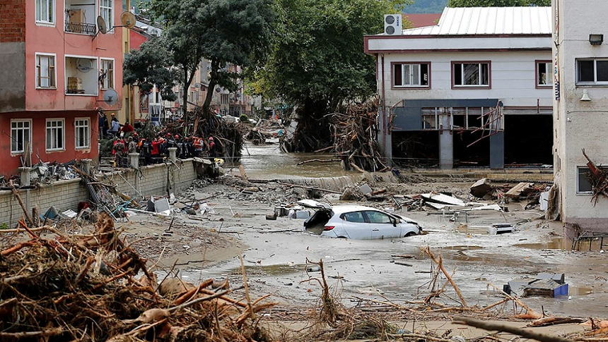 Bilanţul victimelor inundaţiilor din nordul Turciei creşte la nouă morţi; peste 1.000 de salvatori mobilizaţi să ajute sinistraţii