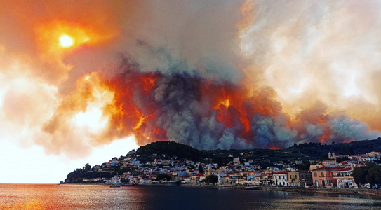 Incendiile care au devastat peste 100.000 de hectare de teren în Grecia, controlate în urma unor precipitaţii şi unei scăderi a temperaturii atmosferice