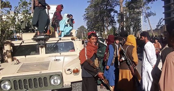 Afganistan: Mazar-i-Sharif, al patrulea oraş ca mărime din ţară, a ajuns sub control taliban / Biden a avut o videoconferinţă cu privire la situaţia din ţara asiatică