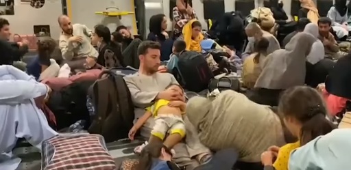 Evacuările continuă pe aeroportul din Kabul - Armata americană a evacuat mai mult de 3.200 de persoane. Marea Britanie a readus în ţară 306 britanici şi 2.052 de afgani. Austria şi România au semnalat dificultăţi pe aeroport pentru cetăţenii lor şi afgani