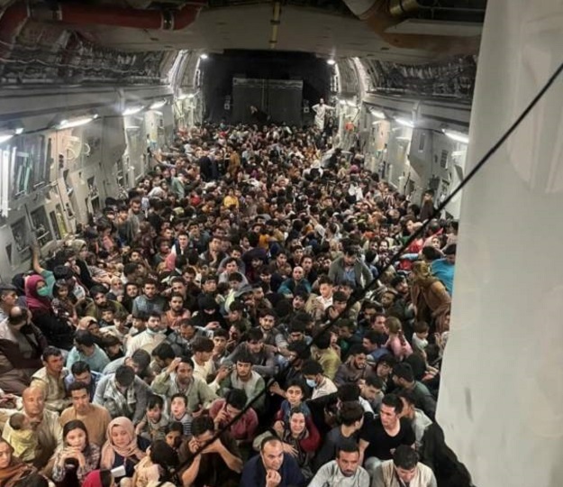 În avionul care a plecat de la Kabul în Qatar erau 823 de persoane. La bord se aflau 183 de copii - Air Mobility Command 