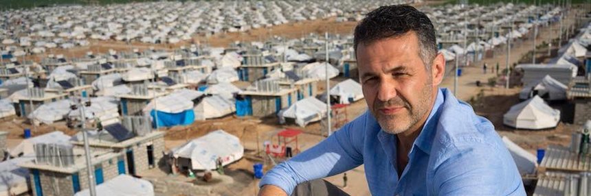 Mesajul pentru planetă al scriitorului Khaled Hosseini, născut la Kabul: Nu e momentul să întoarceţi spatele refugiaţilor afgani. Cer oamenilor să nu abandoneze poporul afgan după ce reflectoarele nu vor mai fi asupra sa / Întrebarea sa pentru Joe Biden