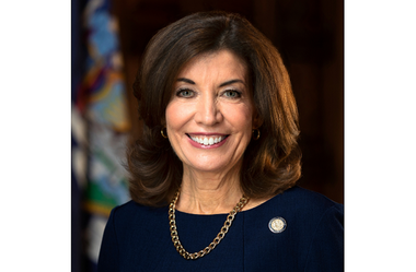 Kathy Hochul a depus jurământul şi a devenit prima femeie guvernator al statului New York, după demisia lui Cuomo