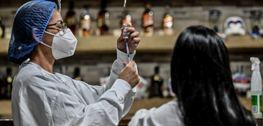Organizaţia Mondială a Sănătăţii monitorizează o nouă variantă SARS-CoV-2, varianta columbiană (miu); ea prezintă mutaţii care ar putea indica un risc de rezistenţă la vaccin