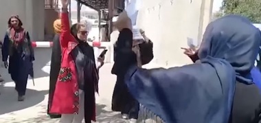 Forţele speciale talibane au pus capăt brutal unui protest al femeilor în Kabul