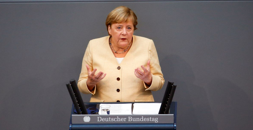 Merkel îşi exprimă în Bundestag, în ultima alocuţiune în faţa deputaţilor, susţinerea apăsată faţă de candidatura lui Laschet, care se confruntă cu dificultăţi mari, cu doar trei săptămâni înaintea alegerilor legislative