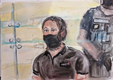 ”Nu există altă divinitate în afară de Allah, iar Mohamed este mesagerul său”, declară Salah Abdeslam în instanţă când este întrebat cum îl cheamă, primele sale cuvinte la procesul atentatelor teroriste de la 13 noiembrie 2015