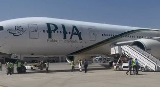 Primul zbor comercial internaţional de la întoarcerea talibanilor la putere, un avion aparţinând companiei pakistaneze PIA, aterizează pe aeroportul din Kabul