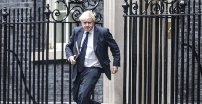 Boris Johnson îşi remaniază Guvernul, ”cu obiectivul de a uni şi nivela ţara de sus”; miniştrii Educaţiei Gavin Williamson şi de Externe Dominic Raab, între debarcaţi