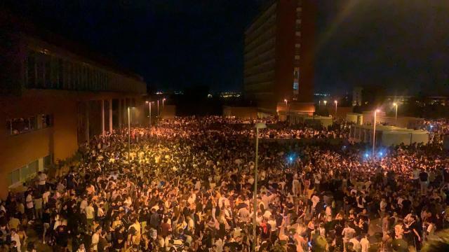 Spania: Petrecere în aer liber cu 25.000 de persoane la Madrid. Poliţia recunoaşte că a fost depăşită de situaţie - VIDEO - 